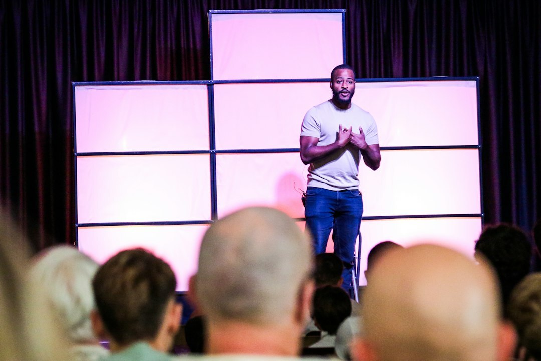celebrity speaking at event