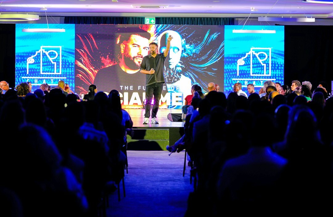 celebrity speaking at event